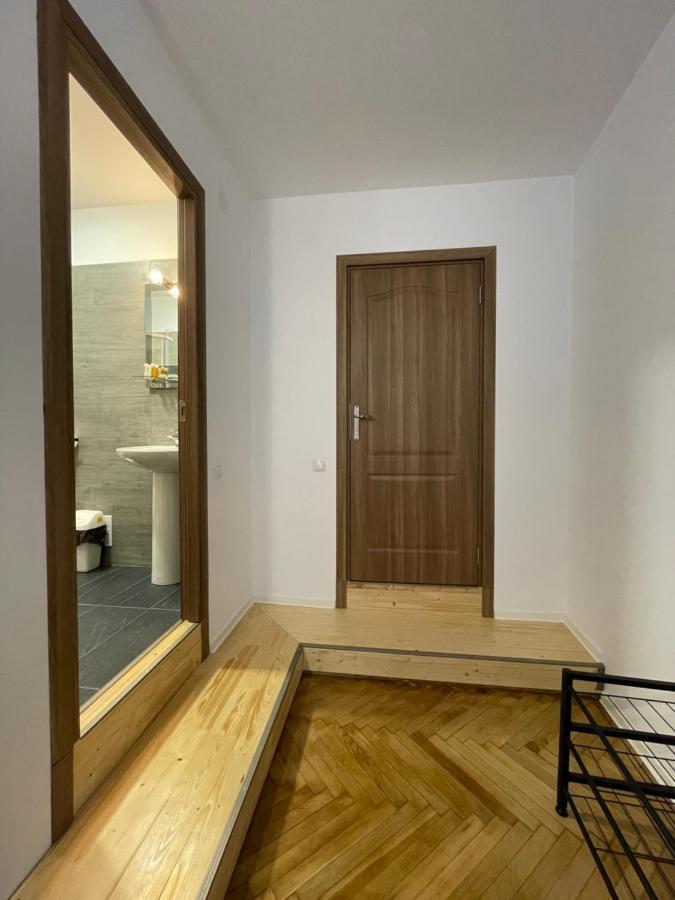 Schei Central Studios In The Heart Of Brasov Bagian luar foto