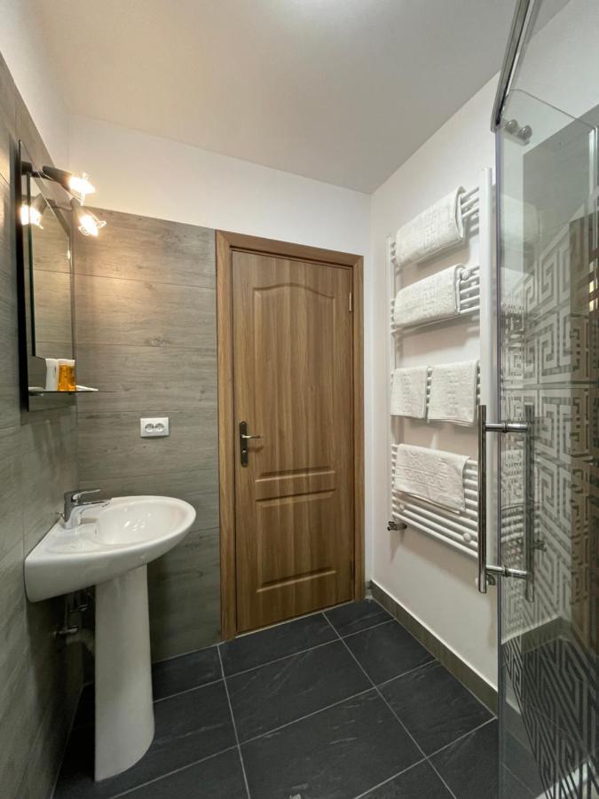 Schei Central Studios In The Heart Of Brasov Bagian luar foto