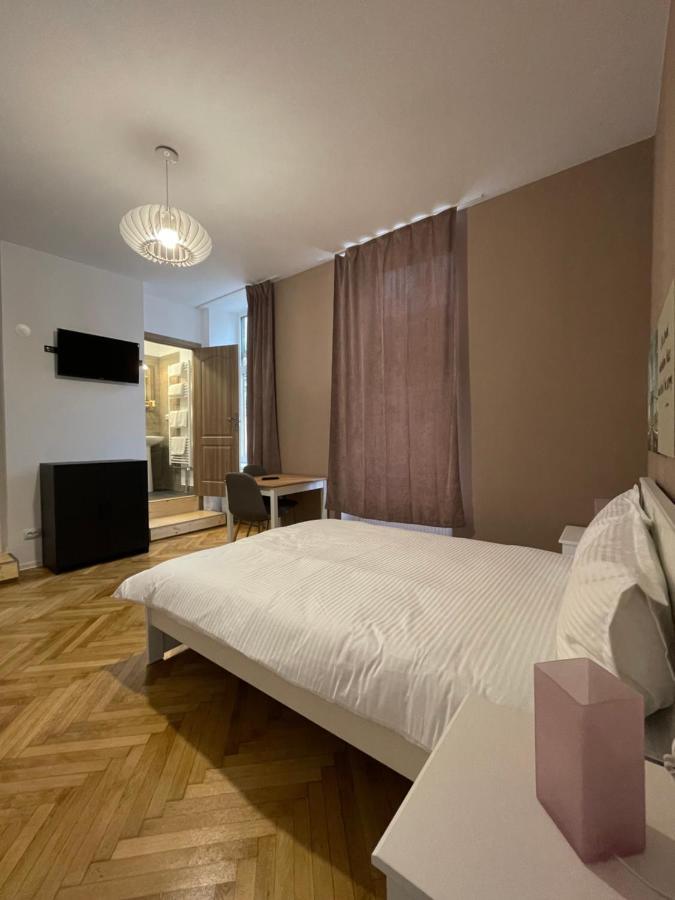 Schei Central Studios In The Heart Of Brasov Bagian luar foto
