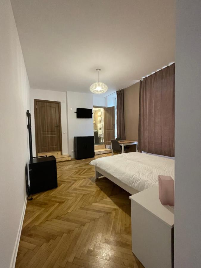 Schei Central Studios In The Heart Of Brasov Bagian luar foto