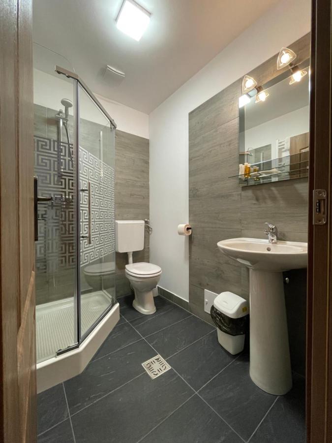 Schei Central Studios In The Heart Of Brasov Bagian luar foto