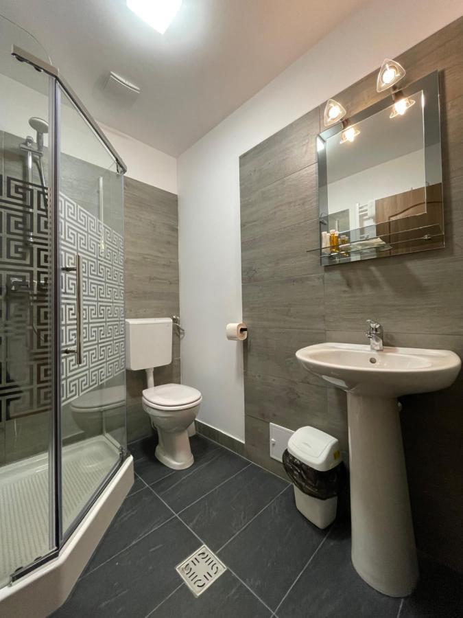 Schei Central Studios In The Heart Of Brasov Bagian luar foto