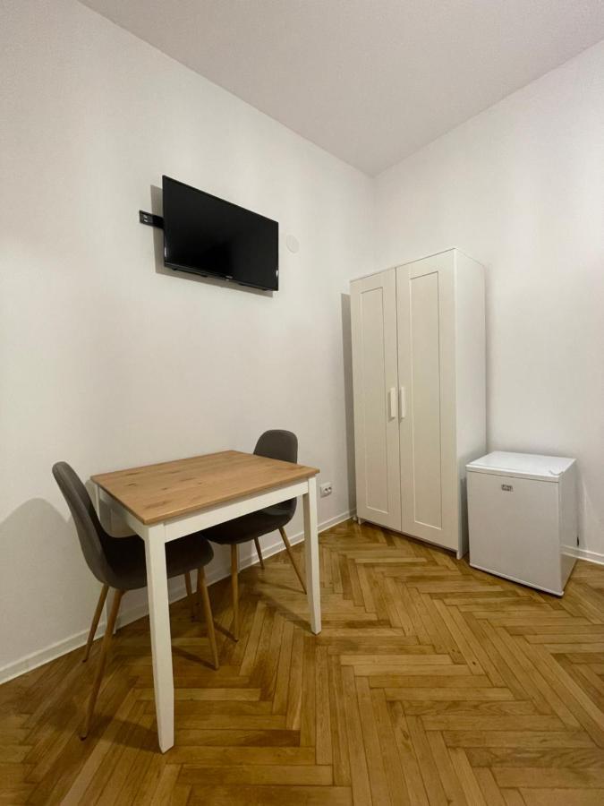 Schei Central Studios In The Heart Of Brasov Bagian luar foto