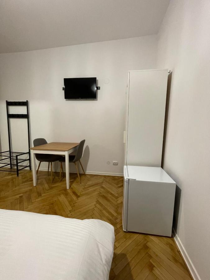 Schei Central Studios In The Heart Of Brasov Bagian luar foto