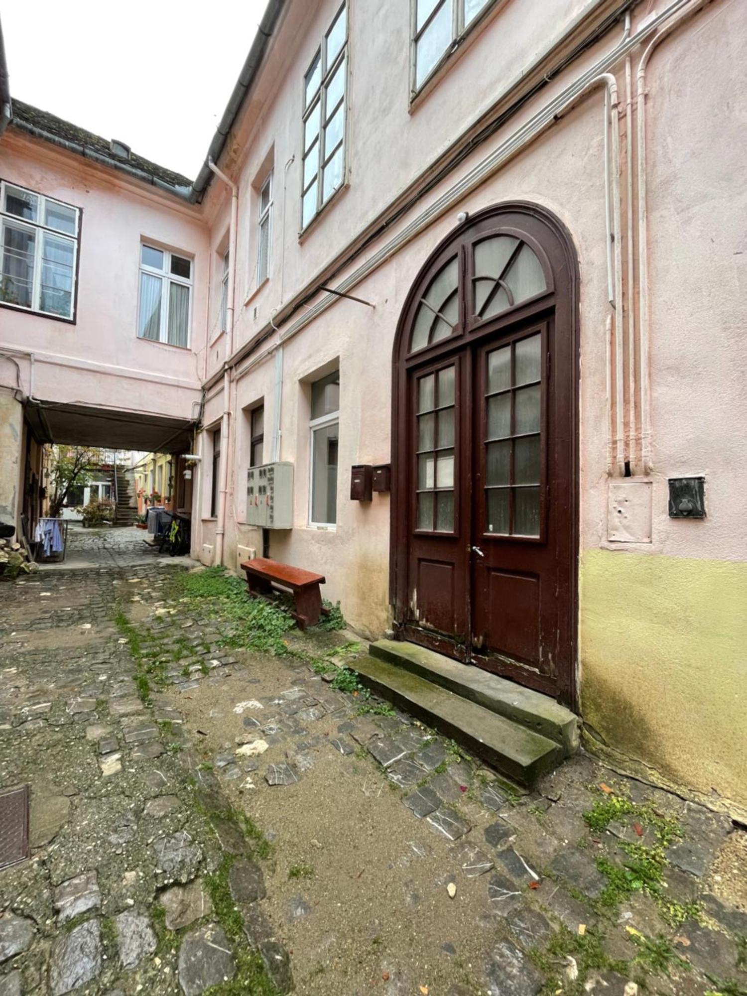 Schei Central Studios In The Heart Of Brasov Bagian luar foto
